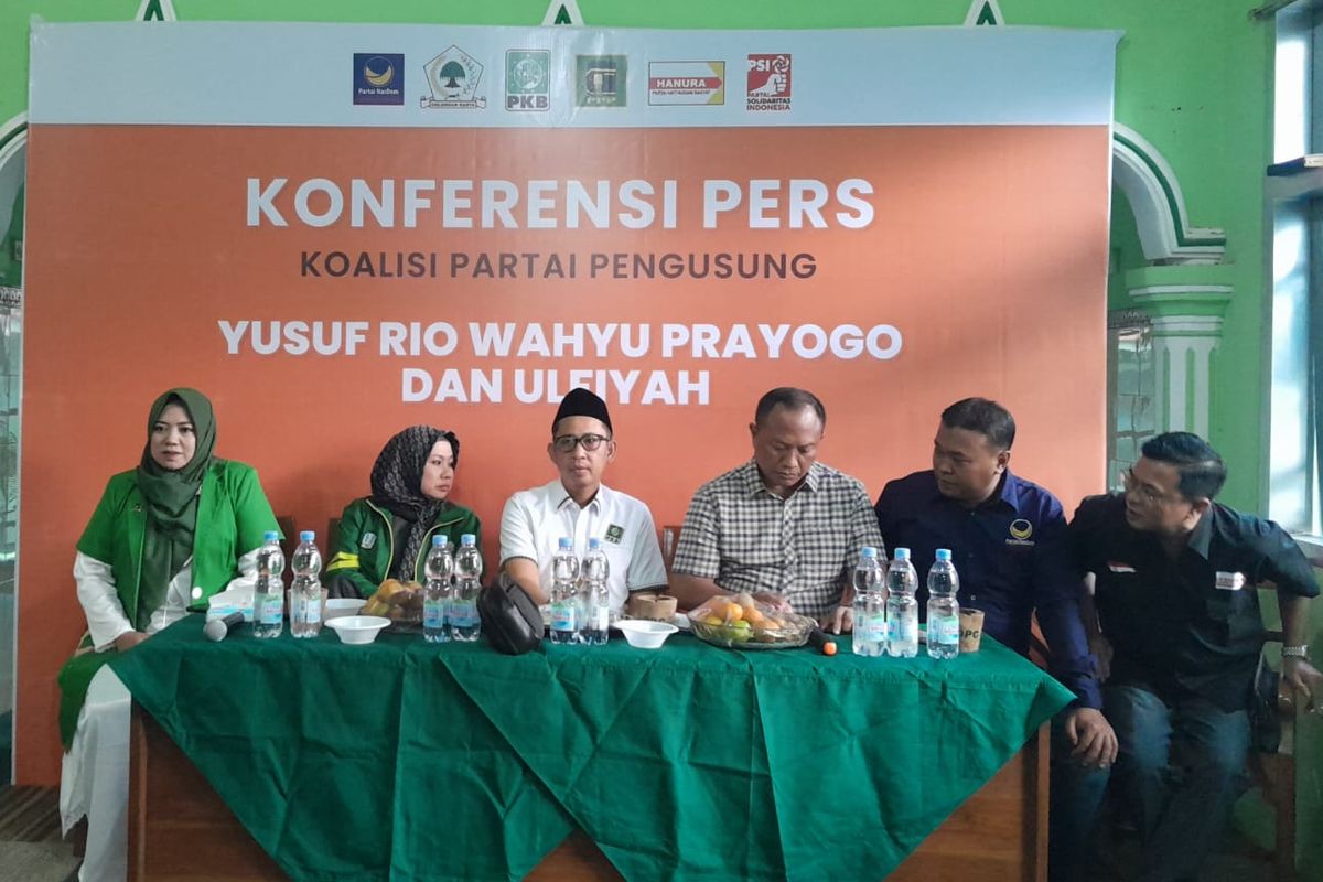 Partai PKB, PPP, Hanura, PSI, Nasdem dan Gokar deklarasi dukung pasangan Rio-Ulfi di Pilkada 2024 Situbondo Jawa Timur pada Rabu (28/8/2024).