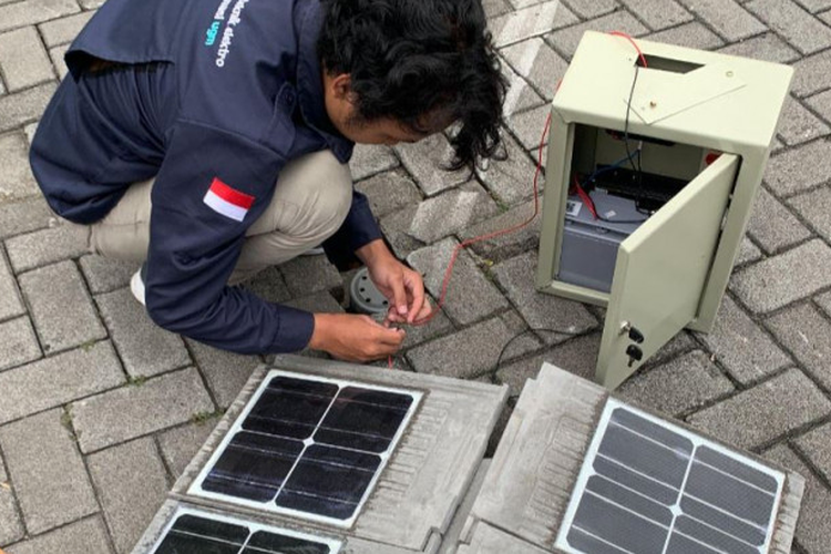 Mahasiswa UGM ciptakan inovasi pemanfaatan energi surya untuk memenuhi kebutuhan listrik rumah tangga melalui pembuatan genteng fotovoltaik pintar yang dinamakan smart rooftop.