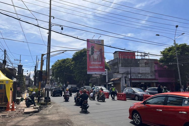 Satlantas Polresta Malang Kota melakukan simulasi rekayasa lalu lintas untuk persiapan mendekati arus mudik lebaran mengantisipasi lonjakan kepadatan kendaraan pada Kamis (21/4/2022). 