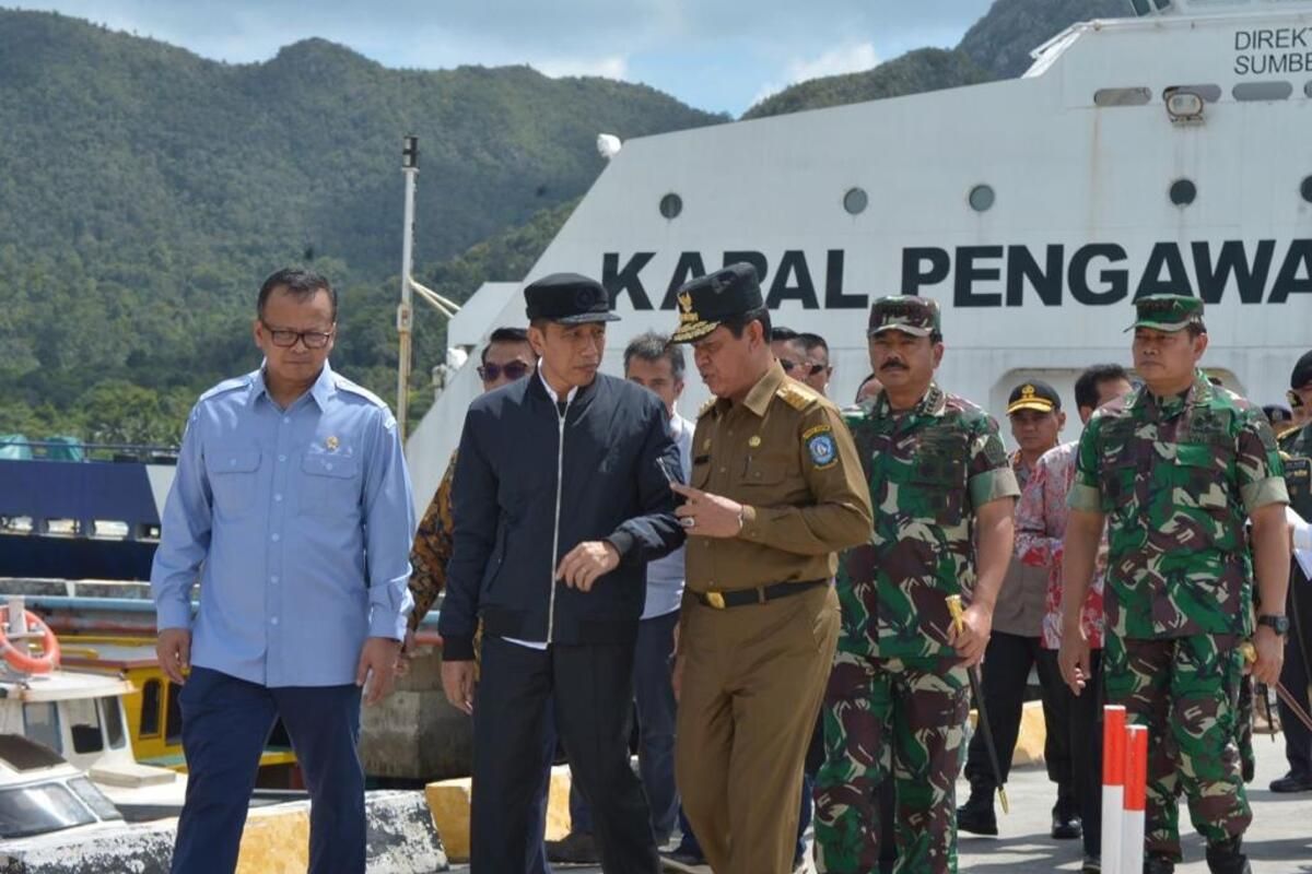 Presiden Joko Widodo memastilan pembangunan Jembatan Batam Bintan (Babin) mulai dibangun tahun 2021. Kepastian itu disampaikan Jokowi kepada Plt Gubernur Kepri, Isdianto menjelang kepulangan ke Jakarta dari Bandara Raden Sadjad, Ranai Kabupaten Natuna, Kepulauan Riau.