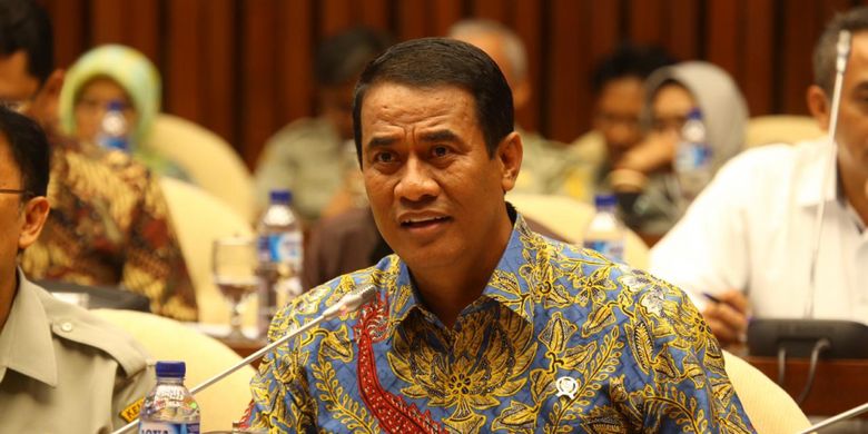 Menteri Pertanian Andi Amran Sulaiman saat rapat kerja dengan Komisi IV DPR RI terkait penyesuaian Rencana Kerja dan Anggaran Kementerian dan Lembaga (RKAKL) di Gedung Nusantara, Senayan, Jakarta, Senin (22/10/2018).
