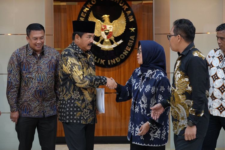 Menteri Koordinator Bidang Politik, Hukum, dan Keamanan (Menko Polhukam) Hadi Tjahjanto menyatakan dukungannya terhadap Peraturan Presiden Republik Indonesia (Perpres) Nomor 32 Tahun 2024 yang mengatur publisher rights.  Dukungan itu ia sampaikan saat menerima jajaran Dewan Pers di Kantor Kemenko Polhukam, Jakarta Pusat, Selasa (7/5/2024).