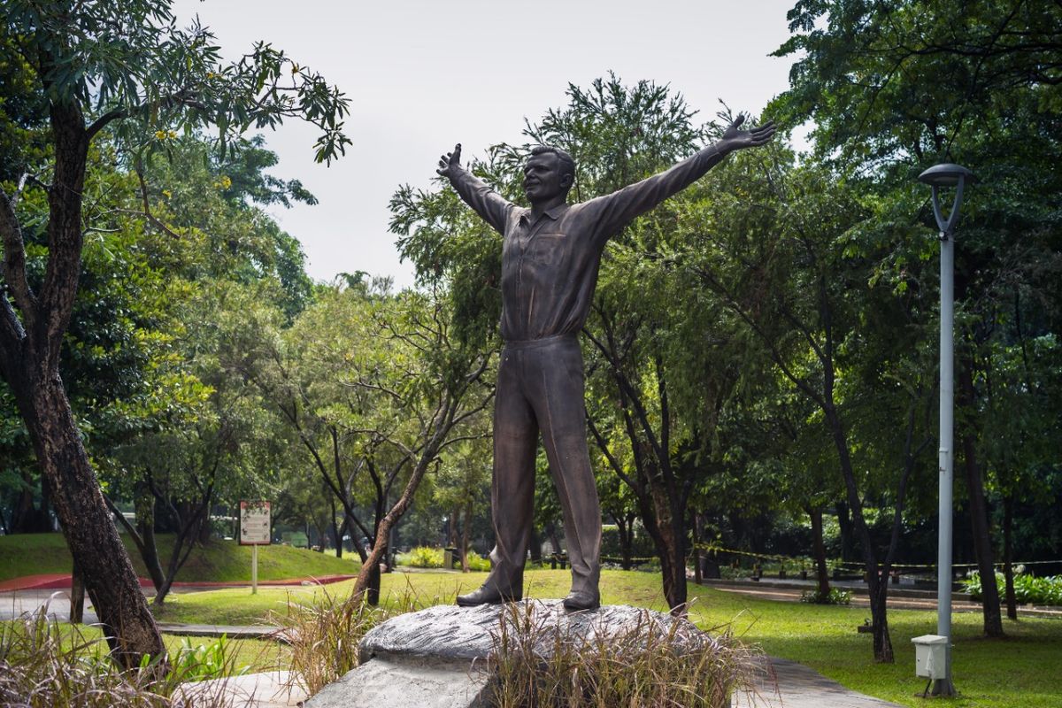 Patung Yuri Gagarin yang diletakkan di Taman Taman Mataram, Kebayoran Baru, Jakarta Selatan.