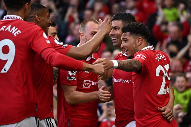 Manchester United merayakan gol Casemiro dalam pertandingan melawan Chelsea di Stadion Old Trafford, Jumat (26/5/2023) dini hari WIB. Duel Man United vs Chelsea tuntas dengan skor 4-1 dan mengantarkan MU ke peringkat ketiga klasemen Liga Inggris 2022-2023. 