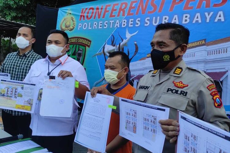 Pengusaha properti ditangkap jajaran Satreskrim Polrestabes Surabaya usai menipu puluhan nasabah senilai Rp 11 miliar.