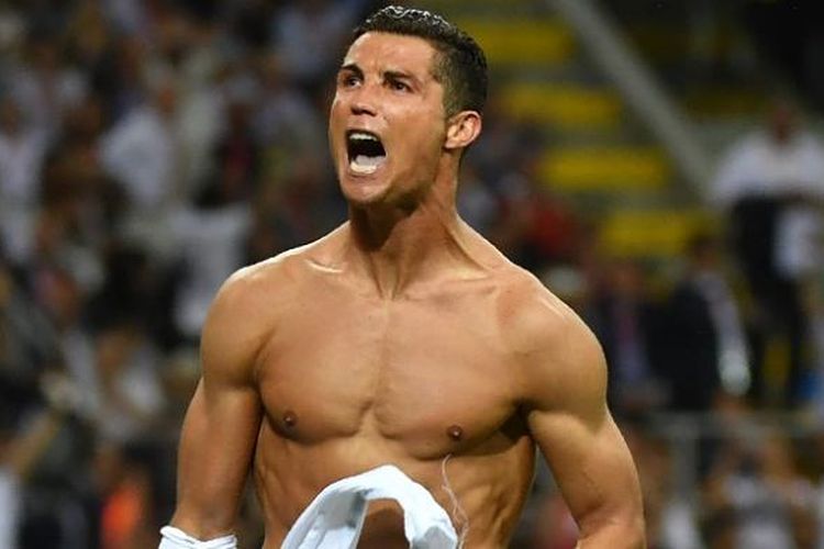 Cristiano Ronaldo saat masih memperkuat Real Madrid. Ronaldo melakukan selebrasi usai membawa timnya juara Liga Champions 2015-2016, di Stadion San Siro, Milan, pada Sabtu (28/5/2016) waktu setempat.