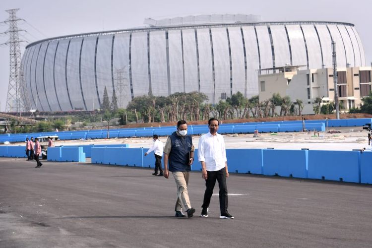 Presiden RI Joko Widodo berkunjung mengecek kondisi pembangunan Sirkuit Ancol buat Formula E 2022.