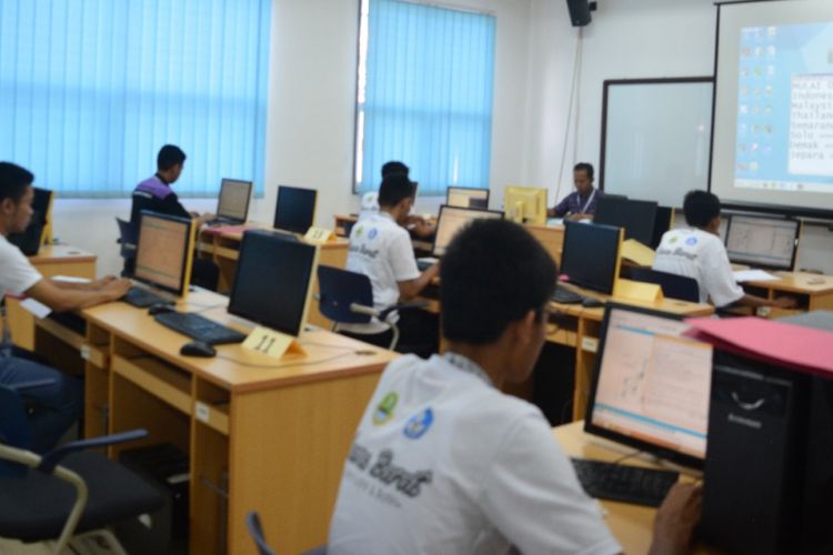 Lomba Kreativitas Siswa (LKS) SMK Tingkat Provinsi Jawa Barat siswa SMK ditantang membuat aplikasi data base sebuah perusahaan (18/10/2018).
