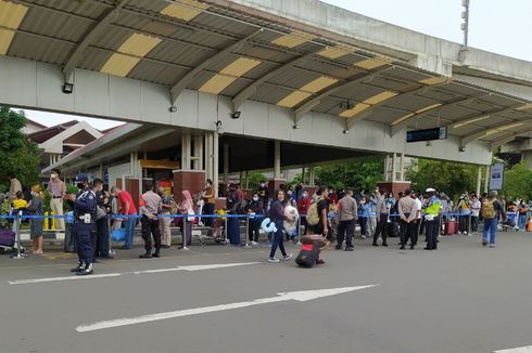 Mengular Lagi, Antrean Layanan Rapid Test Antigen di Terminal 2 Bandara Soekarno-Hatta