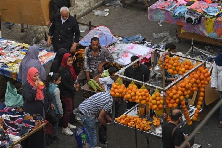 Suasana pasar El Ataba di Kairo, Mesir, pada 23 Maret 2018. (AFP/Fethi Belaid)