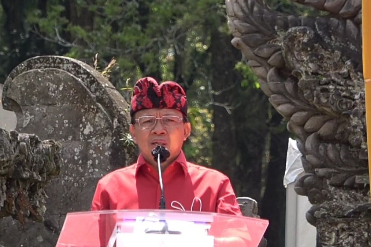 Gubernur Bali I Wayan Koster  di acara bersama BRI di Bedugul, Tabanan, Bali, Kamis (24/9/2020). 