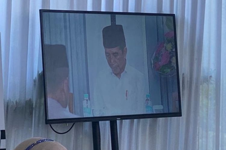 Persiden Jokowi Ikuti Peringatan 1.000 Hari Meninggalnya Ibunya Sudjiatmi Notomiharjo di Sumber, Banjarsari, Solo