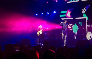 Grup band Sheila On 7 menggelar konser di Mall Gandaria City Hall, Jakarta Selatan, Kamis (5/12/2019). Konser bertajuk A night with Sheila On 7 itu ramai pengunjung dari berbagai kalangan.