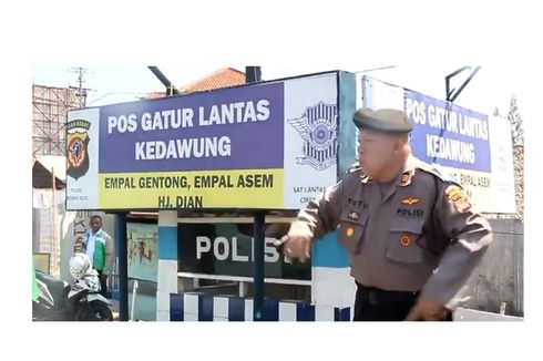 Cara Unik Polisi Atur Arus Mudik, dari Joget Dangdut hingga 