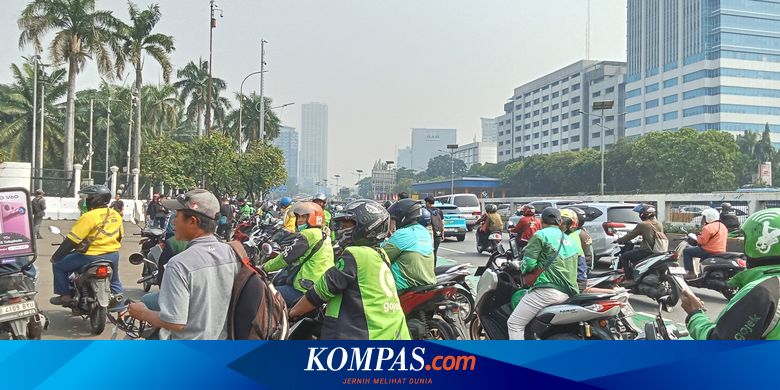 Demo 25 Agustus di DPR, Lalin Jalan Gatot Subroto ke Slipi Dialihkan