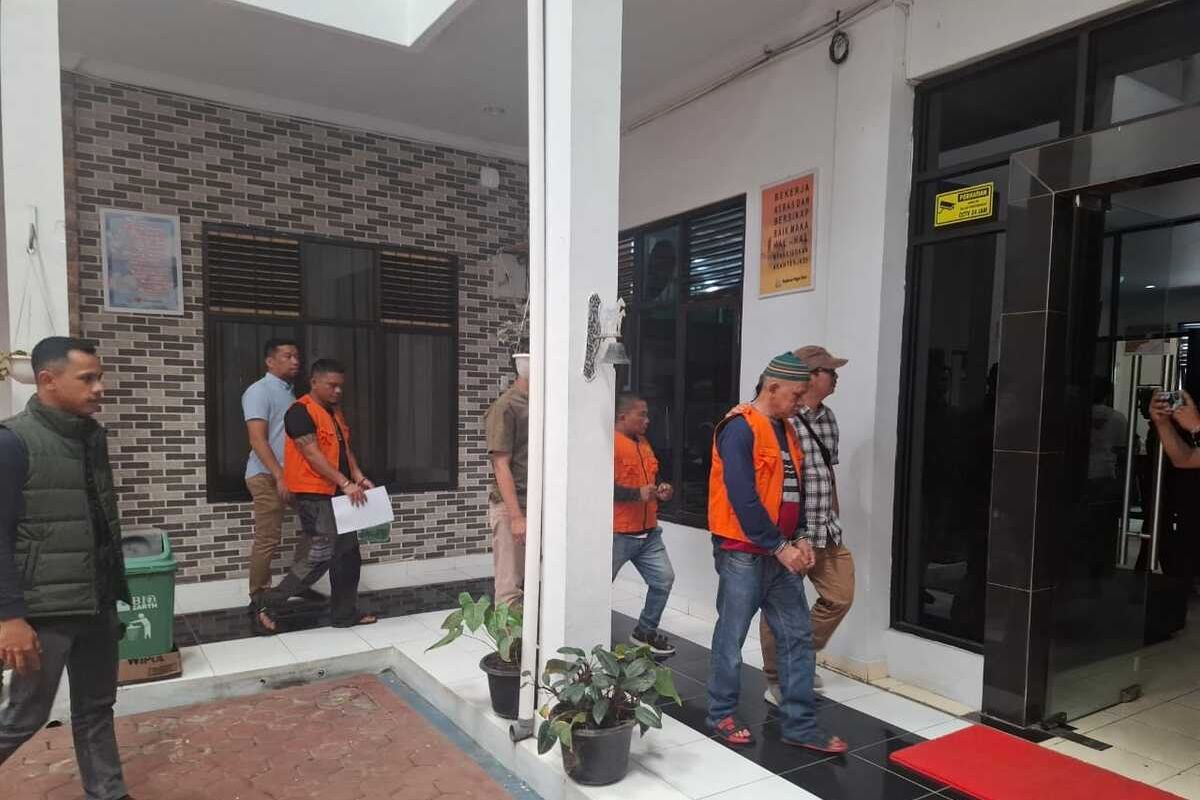 Kejari Karo terima tahap dua kasus pembakaran rumah wartawan Sempurna Pasaribu, Jumat (1/11/2024).