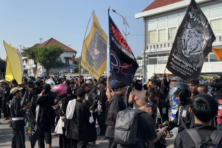 Demo Ribuan Pesilat di Polrestabes Surabaya, Desak Pelaku Pembacokan Ditangkap