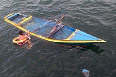 Anggota TNI AL Selamatkan Nelayan yang Terapung-apung di Laut