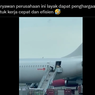 Lion Air Selidiki Video Viral Petugas Lempar Bagasi Lewat Tangga Pesawat