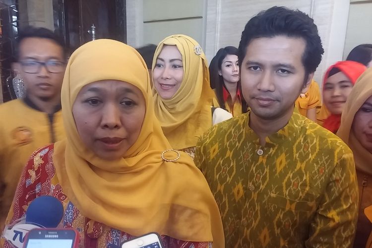 Pasangan cagub dan cawagub Jatim, Khofifah Indar Parawansah dan Emil Elistyanto Dardak.