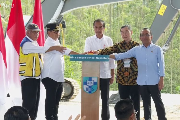 Presiden Joko Widodo (Jokowi) meresmikan pembangunan Bina Bangsa School Nusantara di Ibu Kota Nusantara (IKN), pada Rabu (5/6/2024).