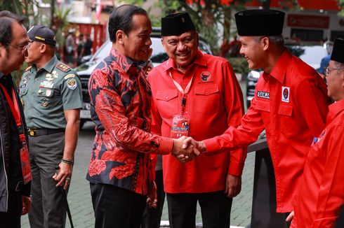 BERITA FOTO: Momen Jokowi Jabat Erat Tangan Ganjar Saat Tiba di Rakernas III PDI-P