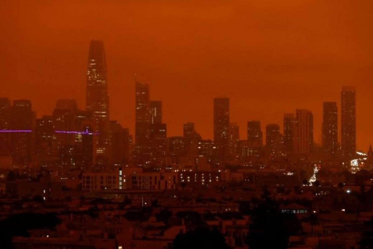 Langit merah menyelimuti San Francisco pada hari Rabu, akibat asap dari kebakaran hutan.