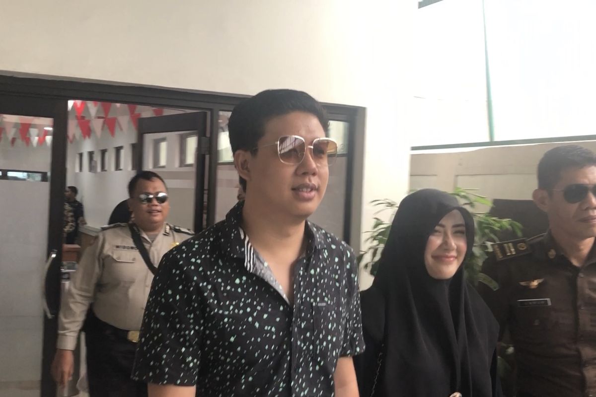 Rey Utami dan Pablo Benua di Pengadilan Negeri Jakarta Selatan, Senin (17/2/2020). 