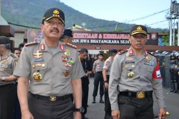 Wakapolri Komjen Pol Budi Gunawan didampingi Kapolda Malut Brigjen Pol Zulkarnain di sela-sela Pengecekan kesiapan pasukan pengamanan pilkada