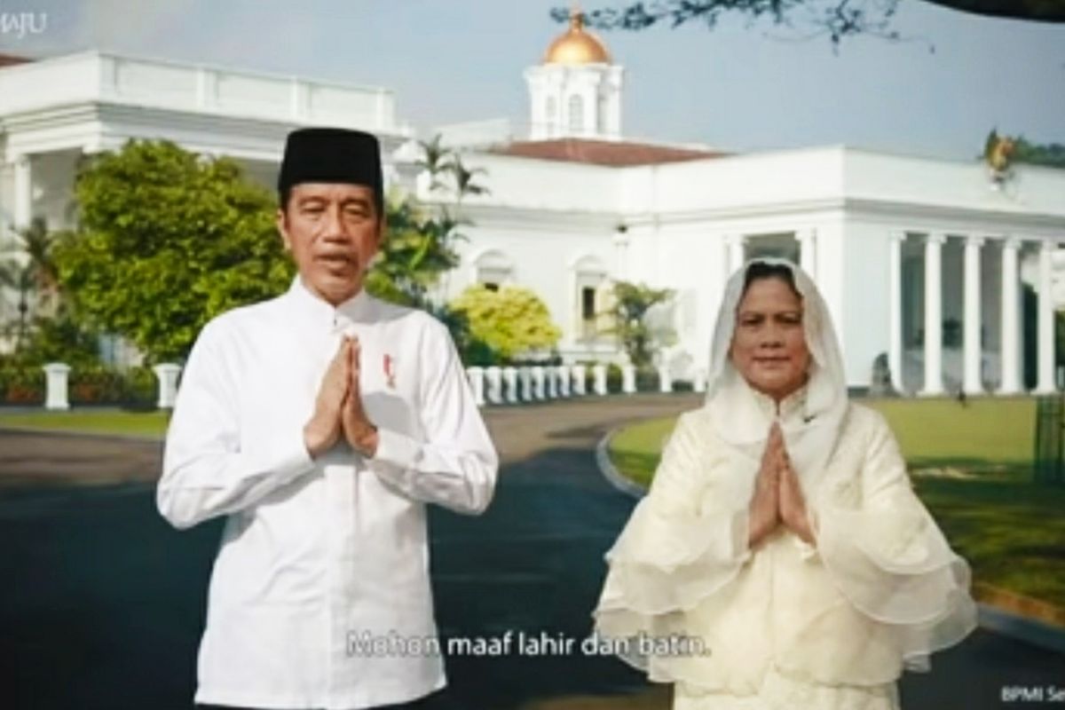 President Joko ?Jokowi? Widodo and first lady Iriana wished all Indonesians a happy Idul Fitri on Wednesday, May 12.