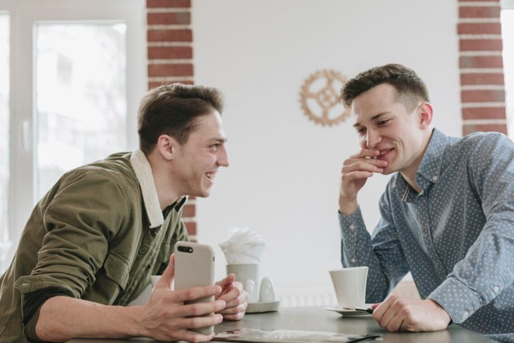 Siapa zodiak paling blak-blakan dan suka bicara tanpa filter? Dari Sagittarius hingga Capricorn, ini daftar zodiak yang dikenal jujur dan blak-blakan.