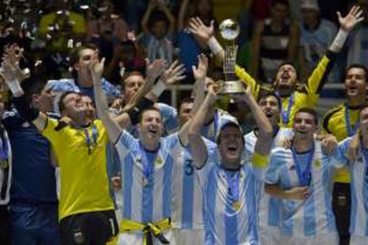 Para pemain tim futsal Argentina berhasil menjuarai Piala Dunia Futsal 2016 di Cali, Kolombia, pada Sabtu (1/10/2016) waktu setempat.