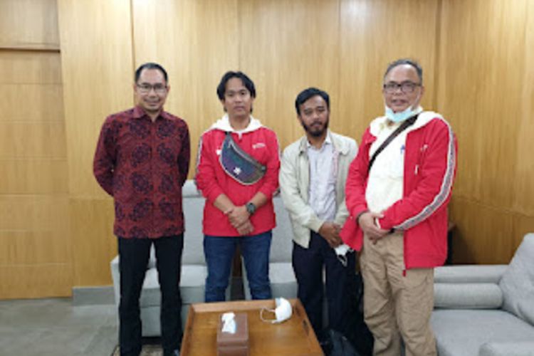 Anak buah kapal (ABK) asal Indonesia Surya Hidayat yang sempat disandera Milisi Al Houthi di Yaman selama 111 hari akhirnya dibebaskan dan telah kembali ke tanah air.