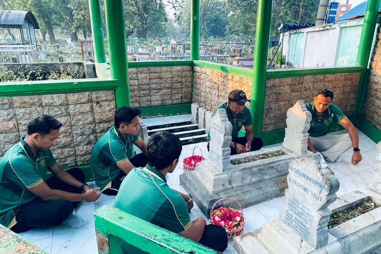 Terus Menjaga Warisan Sang Pendiri, Persebaya Ziarah di HUT 99 Tahun