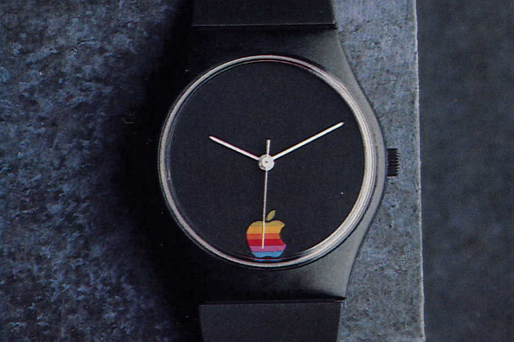 Jam tangan analog Apple.