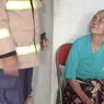 Nenek di Gresik Terjepit di Sela Tembok Rumah Warga, Minta Bantuan Damkar