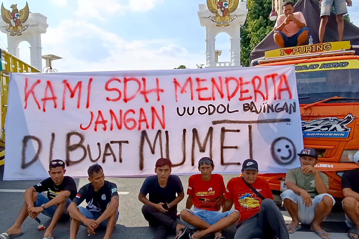 Ratusan sopir truk di Kabupaten Kebumen Jawa Tengah turut melakukan aksi unjuk rasa pada Jumat (20/6/2025).