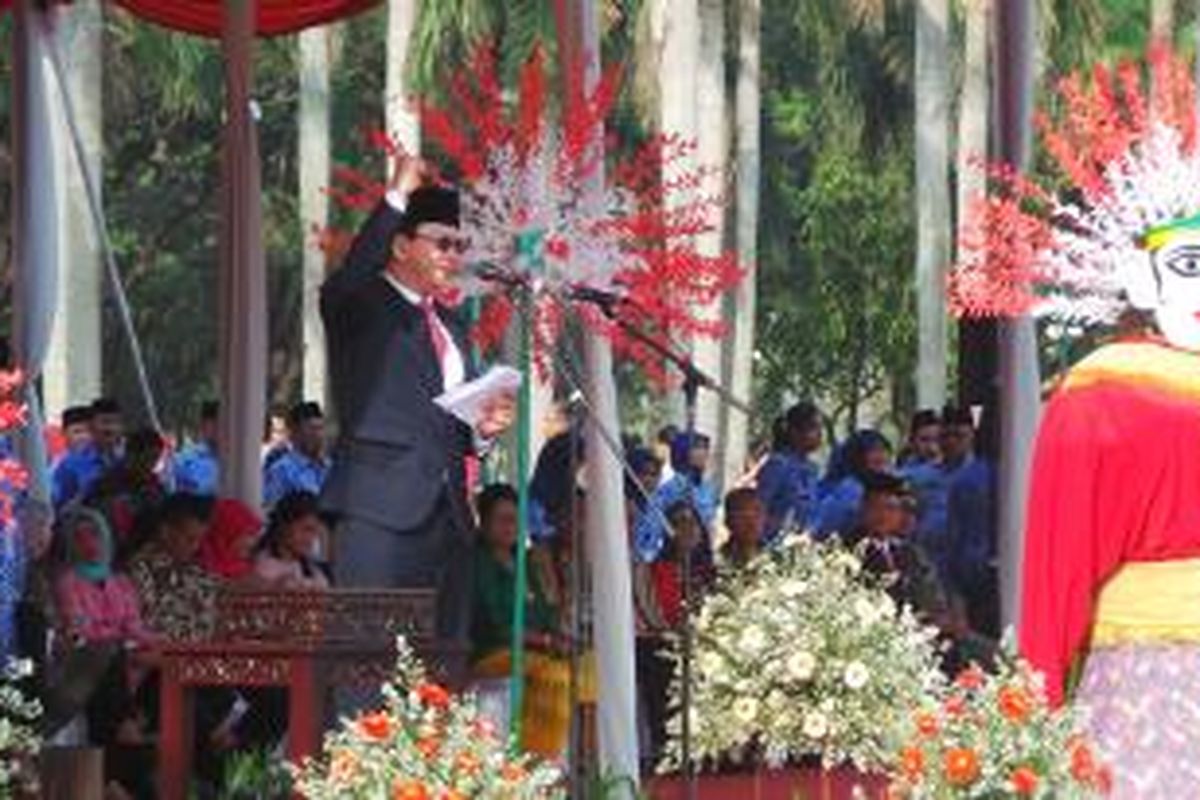 Gubernur DKI Jakarta Basuki Tjahaja Purnama saat menjadi inspektur upacara HUT ke-70 Republik Indonesia, di Lapangan Monas, Senin (17/8/2015). 