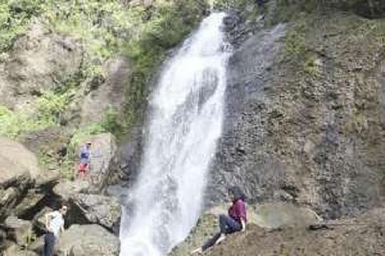 Air Terjun Banyunibo di Dusun Batur, Putat, Patuk, Kabupaten Gunungkidul, DI Yogyakarta.