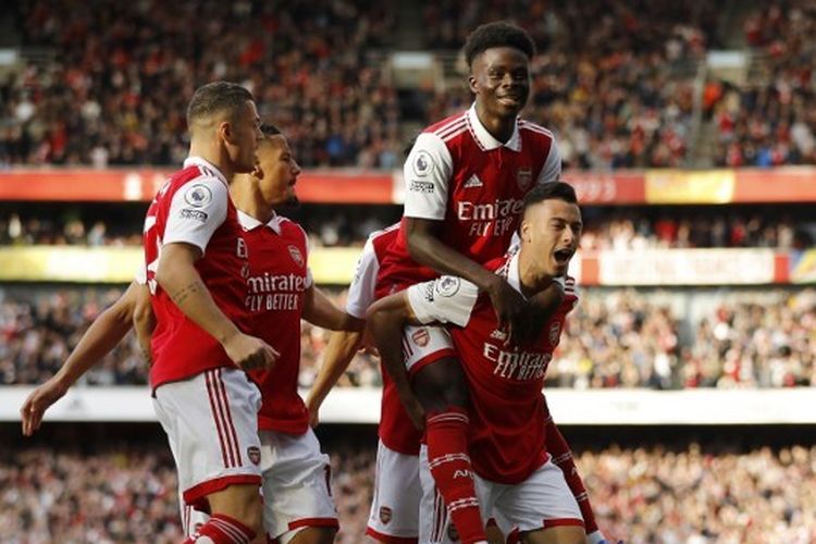 Skuad Arsenal merayakan gol pertama Gabriel Martinelli (depan) ke gawang Liverpool dalam laga lanjutan Liga Inggris 2022-2023. Laga Arsenal vs Liverpool berlangsung di Stadion Emirates, London, Inggris, pada Minggu (9/10/2022) malam WIB. Terkini, Arsenal akan menjamu PSV Eindhoven pada lanjutan Liga Europa 2022-2023. Laga Arsenal vs PSV Eindhoven digelar di Stadion Emirates, Jumat (21/10/2022) pukul 00.00 WIB. Artikel ini menyajikan link live streaming Arsenal vs PSV.