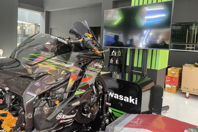 Simulator balap motor Kawasaki di Jakarta Fair 2023