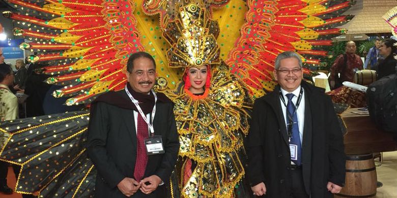 Menteri Pariwisata Arief Yahya bersama Dubes RI di London Rizal Sukma di Paviliun Wonderful Indonesia yang tampil pada bursa pariwisata terbesar kedua di dunia, World Travel Market (WTM) London, 6-8 November 2017. 