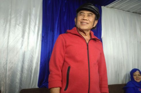 Rhoma Irama Bandingkan Lomba Panjat Pinang Dulu dan Sekarang