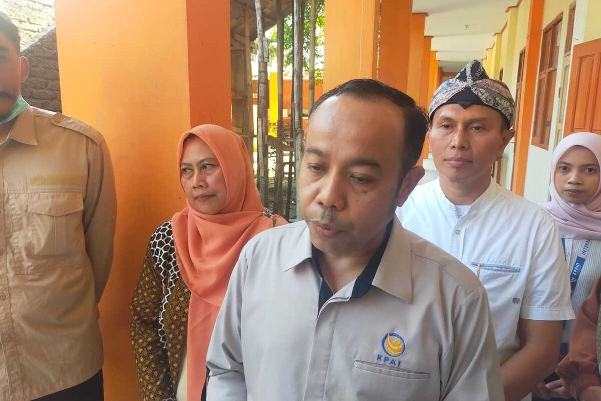 KPAI Pusat saat sidak dan mengawasi bersama lembaga pemerintah lainnya ke SPPG Singaparna, Tasikmalaya, Jawa Barat, Minggu (18/5/2025).