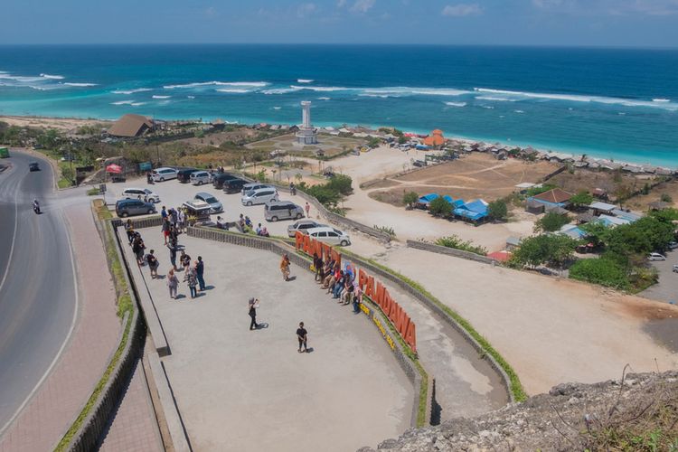 Pantai Pandawa di Badung, Bali sebelum pandemi Covid-19 melanda, (9/2019).