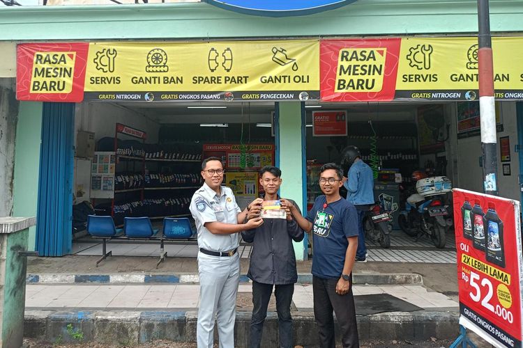 Salah satu mitra yang turut merasakan manfaat langsung dari kolaborasi ini adalah Planet Ban, yang telah menerapkan program tersebut di sejumlah outlet di seluruh Indonesia.