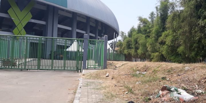 Trotoar jalan guntur belakang Stadion Patriot Candrabhaga, Kota Bekasi, Selasa (31/07/2018).