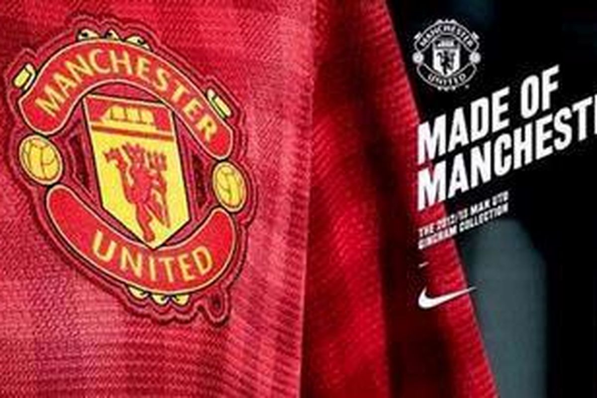 Desain kostum kandang Manchester United musim depan. 