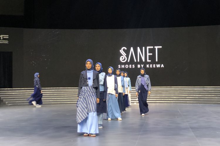 Koleksi batik modest dari Sanet di IN2MF 2023, JCC, Jakarta