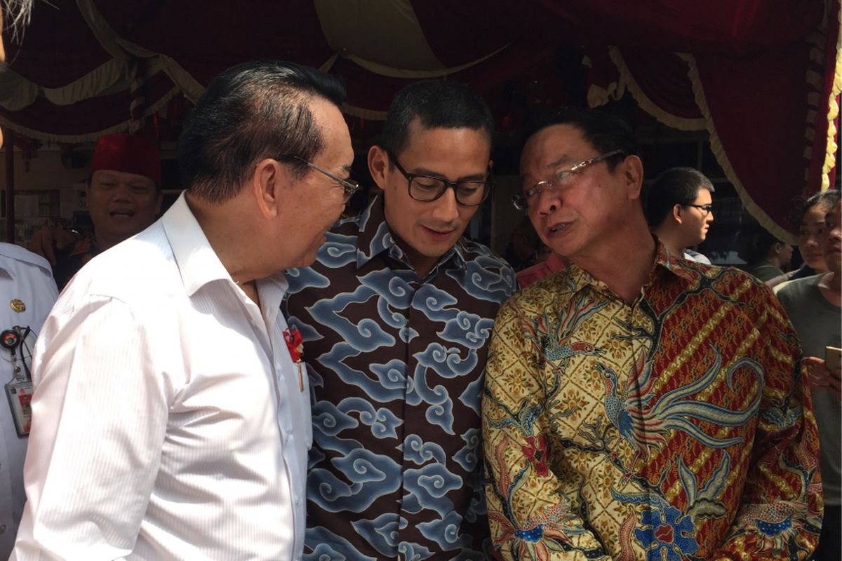 Wakil Gubernur terpilih DKI Jakarta Sandiaga Uno saat berkunjung ke Wihara Dharma Bhakti, Petak Sembilan, Jakarta Barat, Rabu (12/7/2017) siang.